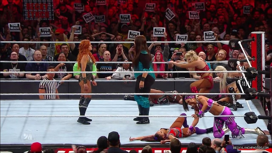 Becky_Lynch_-_The_Man_mp4_002424900.jpg