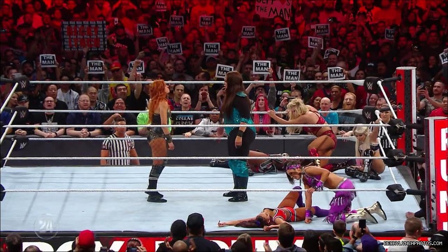 Becky_Lynch_-_The_Man_mp4_002425700.jpg