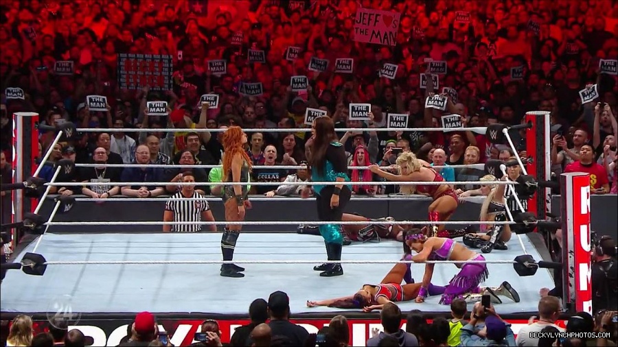 Becky_Lynch_-_The_Man_mp4_002426500.jpg