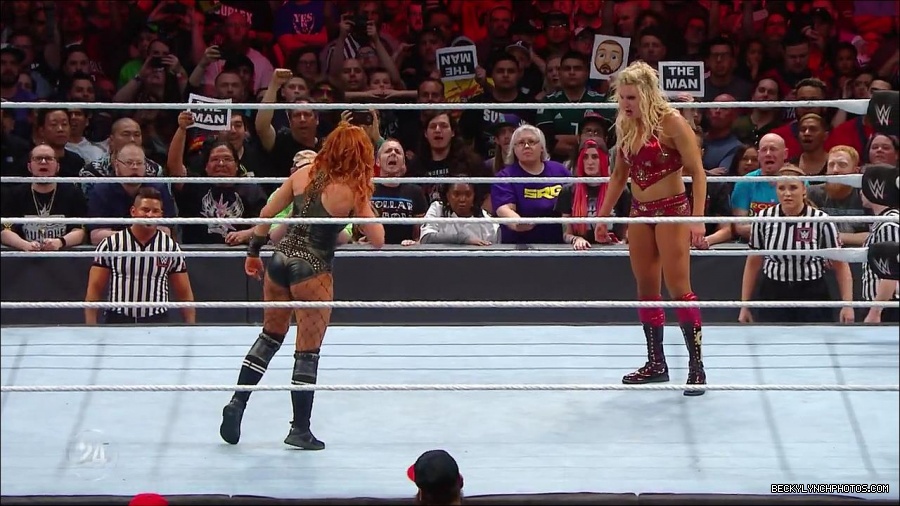 Becky_Lynch_-_The_Man_mp4_002437300.jpg