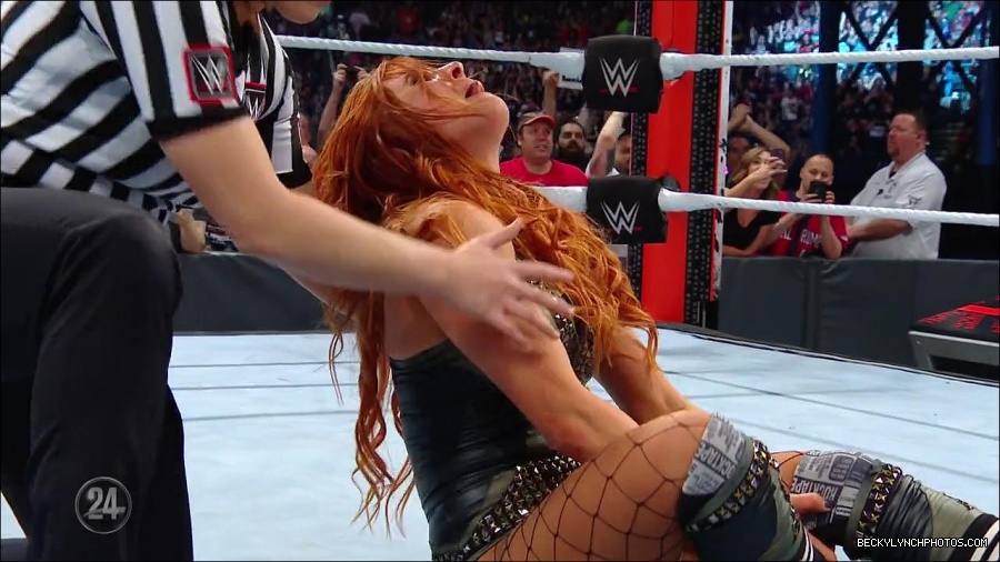 Becky_Lynch_-_The_Man_mp4_002452500.jpg