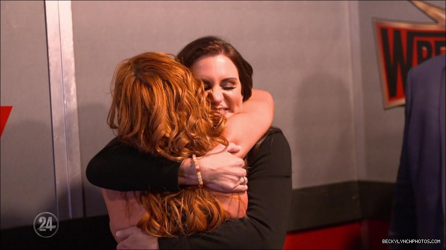 Becky_Lynch_-_The_Man_mp4_002502500.jpg