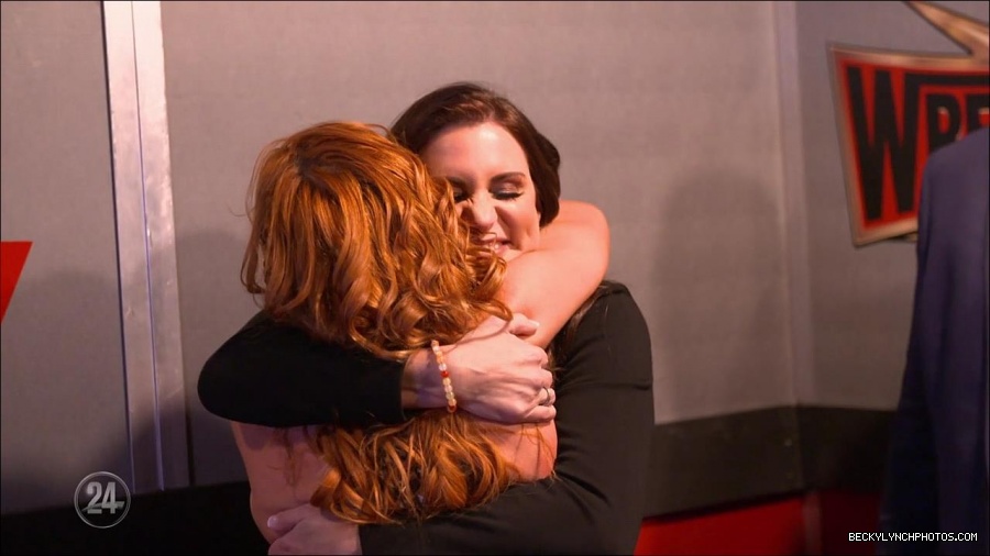 Becky_Lynch_-_The_Man_mp4_002502900.jpg