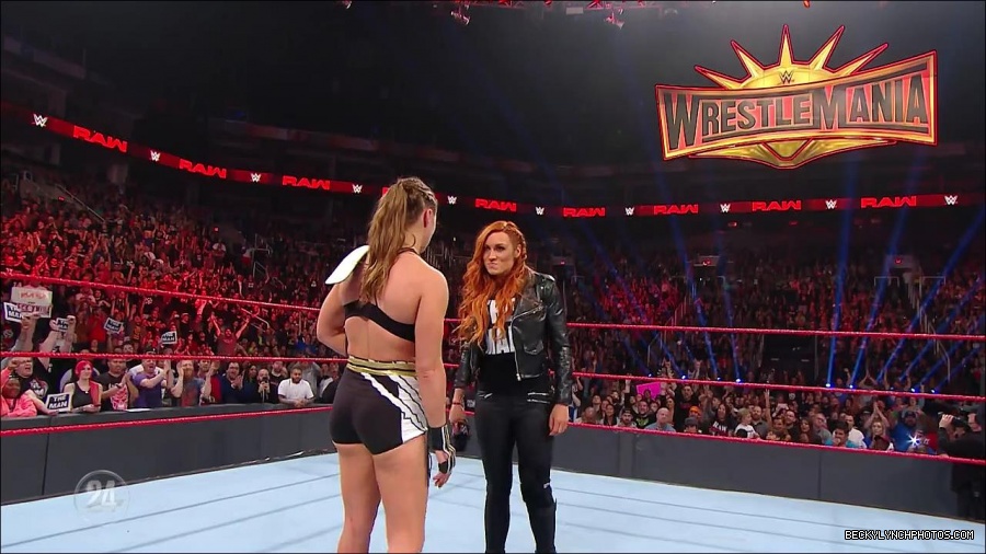 Becky_Lynch_-_The_Man_mp4_002574100.jpg