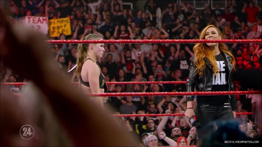 Becky_Lynch_-_The_Man_mp4_002580900.jpg
