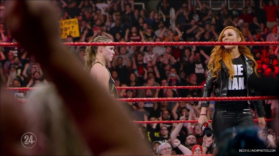 Becky_Lynch_-_The_Man_mp4_002581300.jpg