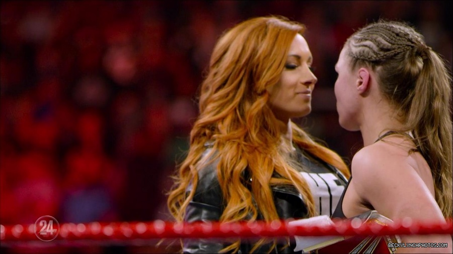 Becky_Lynch_-_The_Man_mp4_002592500.jpg