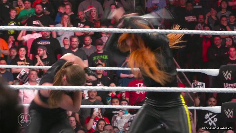 Becky_Lynch_-_The_Man_mp4_002596100.jpg