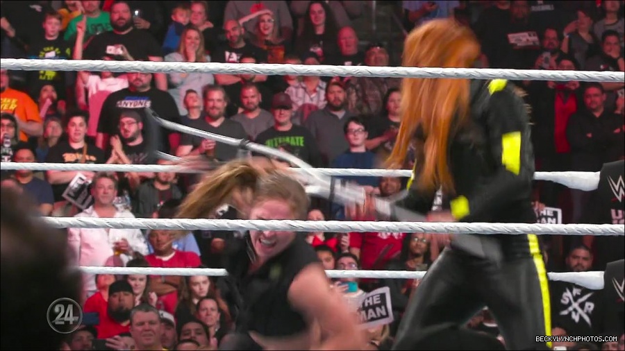 Becky_Lynch_-_The_Man_mp4_002596900.jpg