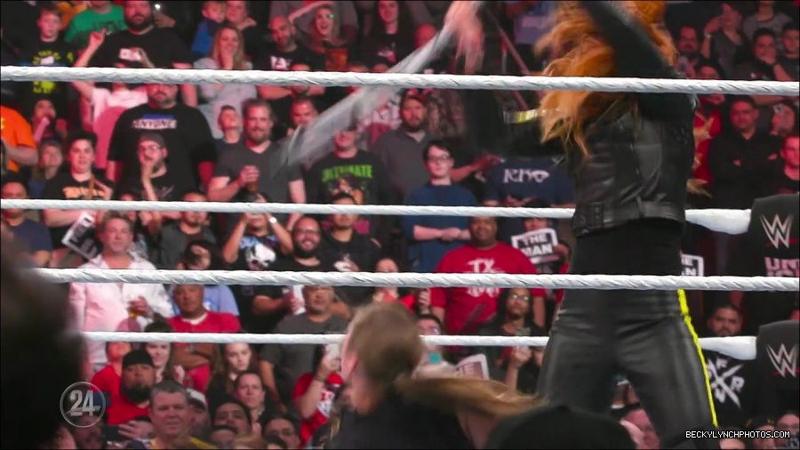 Becky_Lynch_-_The_Man_mp4_002597300.jpg