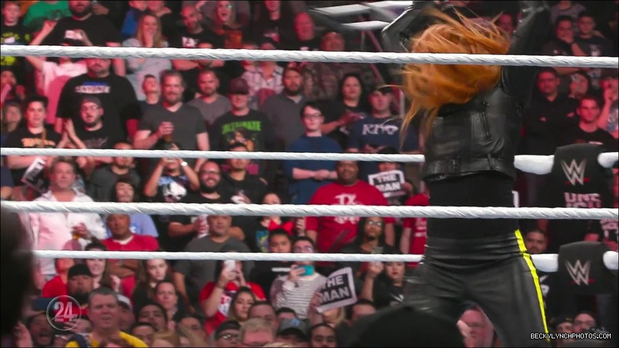 Becky_Lynch_-_The_Man_mp4_002597700.jpg