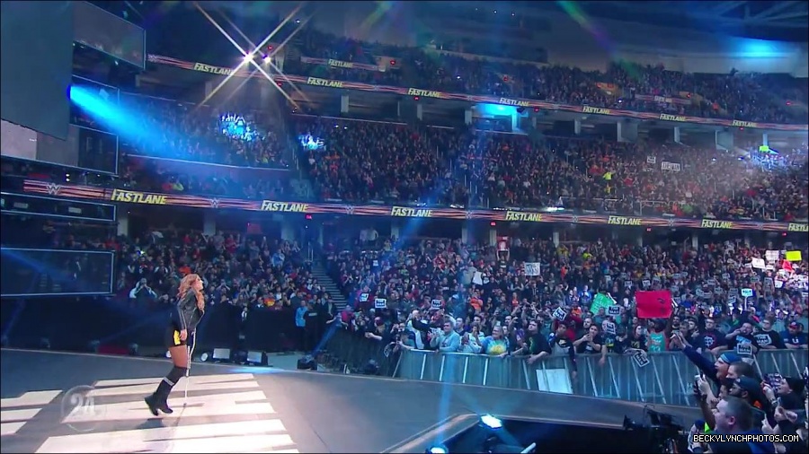 Becky_Lynch_-_The_Man_mp4_002599700.jpg