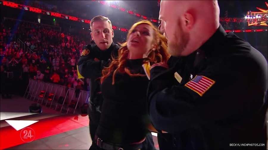 Becky_Lynch_-_The_Man_mp4_002607700.jpg