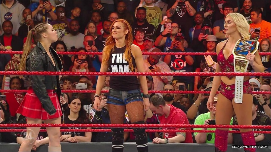Becky_Lynch_-_The_Man_mp4_002637500.jpg