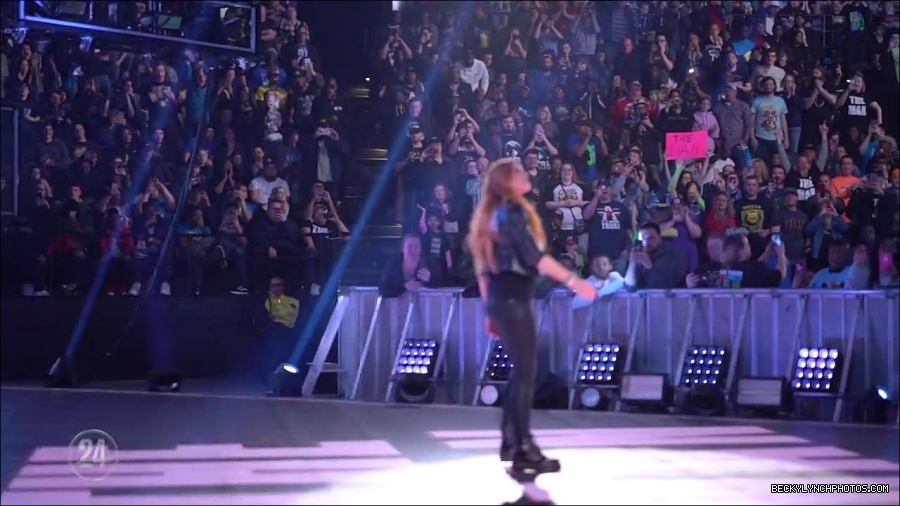 Becky_Lynch_-_The_Man_mp4_002743900.jpg