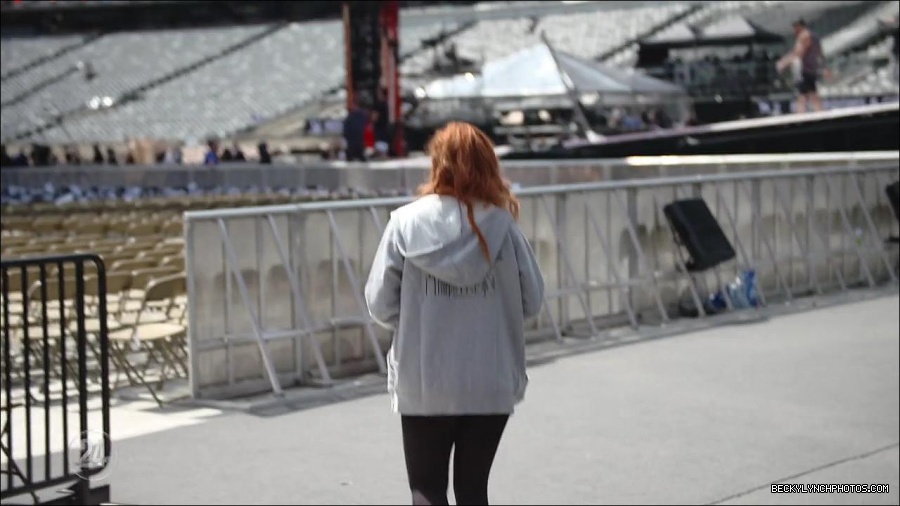 Becky_Lynch_-_The_Man_mp4_002806400.jpg