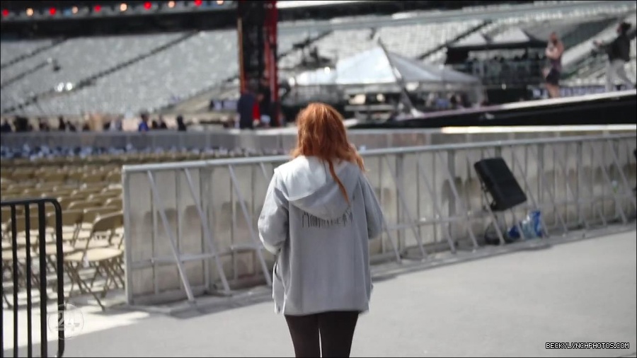 Becky_Lynch_-_The_Man_mp4_002806800.jpg