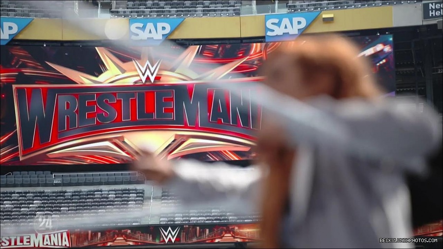 Becky_Lynch_-_The_Man_mp4_002825600.jpg