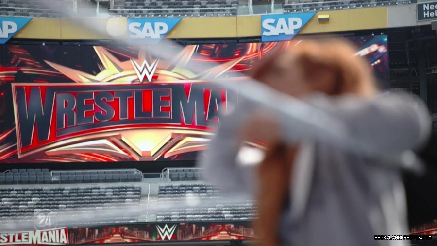 Becky_Lynch_-_The_Man_mp4_002826400.jpg