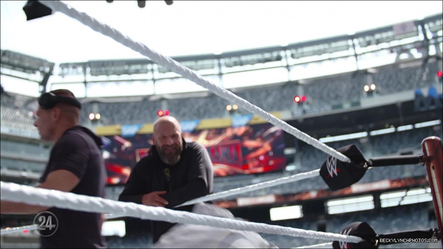 Becky_Lynch_-_The_Man_mp4_002838000.jpg