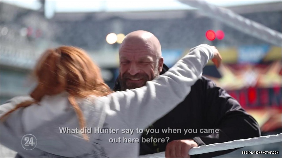 Becky_Lynch_-_The_Man_mp4_002839600.jpg