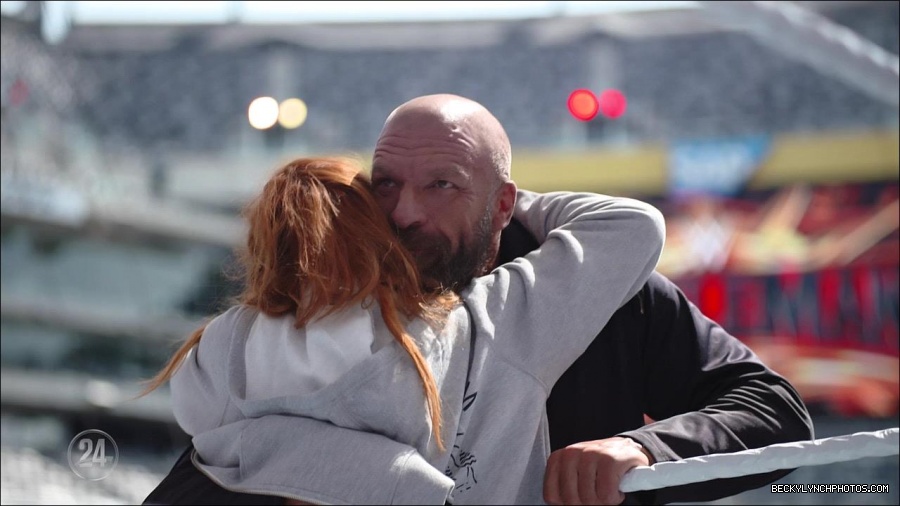 Becky_Lynch_-_The_Man_mp4_002844000.jpg