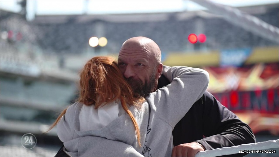 Becky_Lynch_-_The_Man_mp4_002844800.jpg