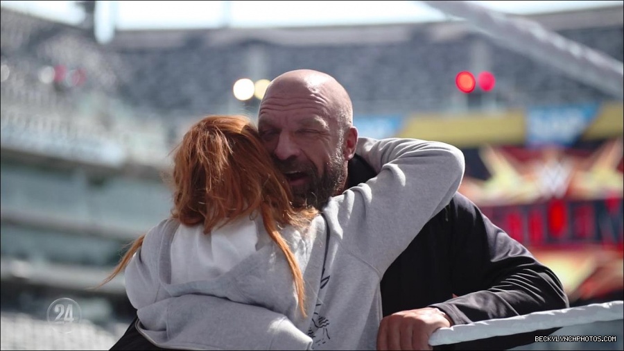 Becky_Lynch_-_The_Man_mp4_002846400.jpg