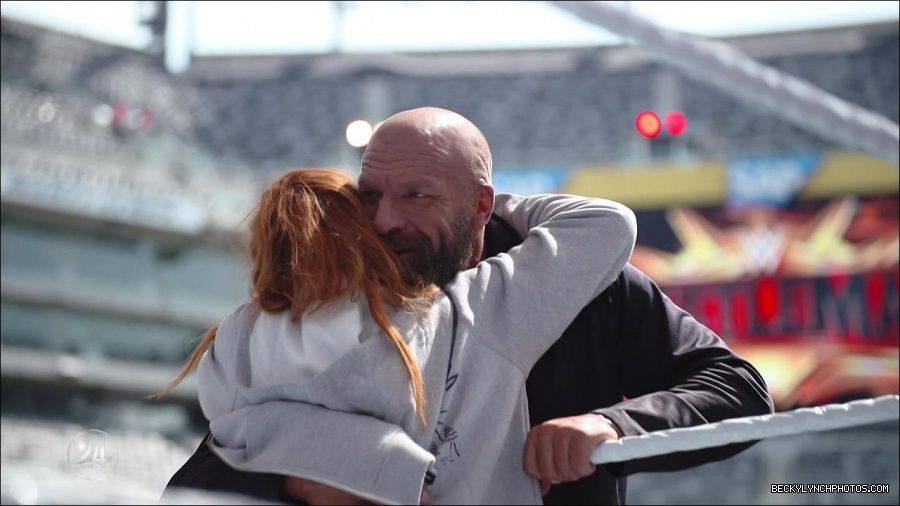 Becky_Lynch_-_The_Man_mp4_002846800.jpg