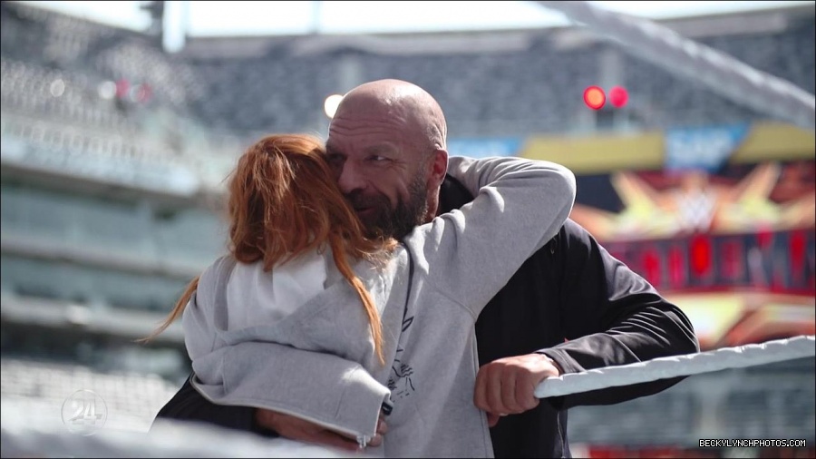 Becky_Lynch_-_The_Man_mp4_002847200.jpg