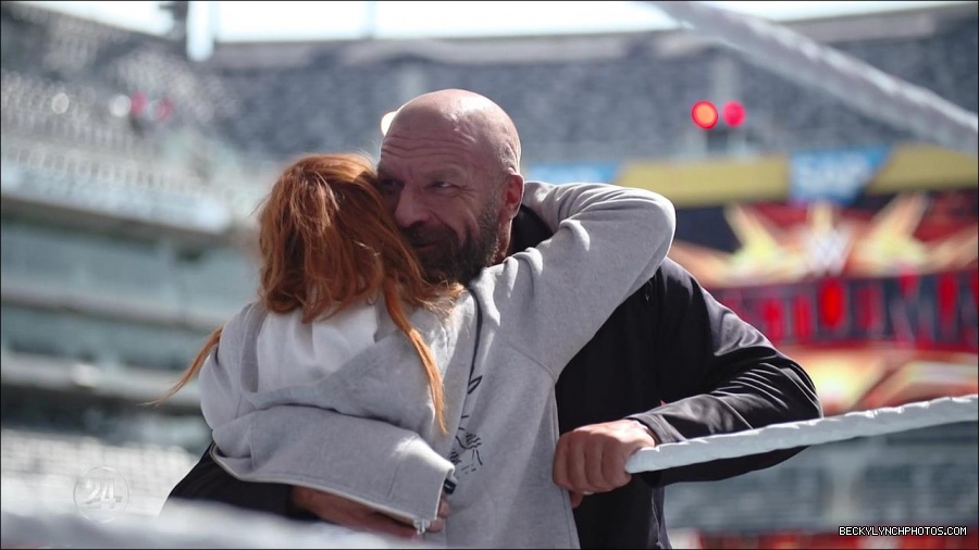 Becky_Lynch_-_The_Man_mp4_002847600.jpg
