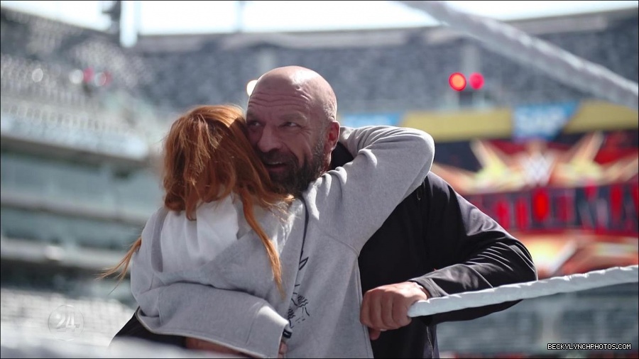 Becky_Lynch_-_The_Man_mp4_002848400.jpg
