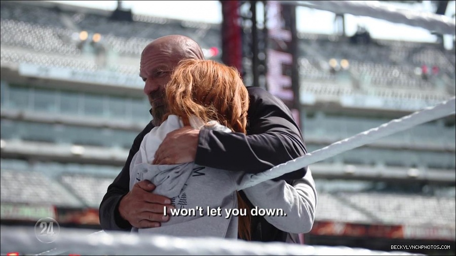 Becky_Lynch_-_The_Man_mp4_002858400.jpg