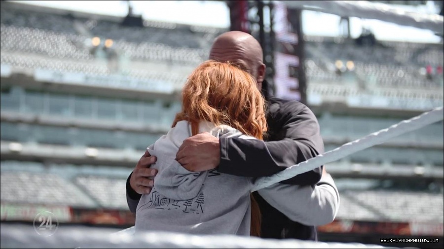 Becky_Lynch_-_The_Man_mp4_002859200.jpg
