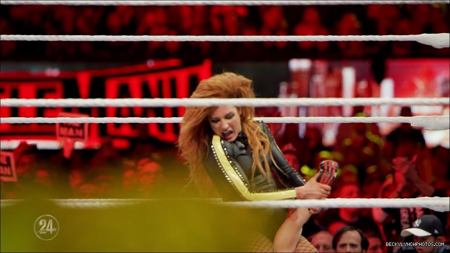 Becky_Lynch_-_The_Man_mp4_003229833.jpg