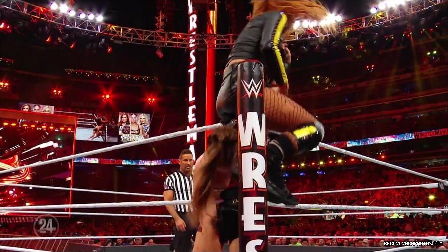Becky_Lynch_-_The_Man_mp4_003236533.jpg
