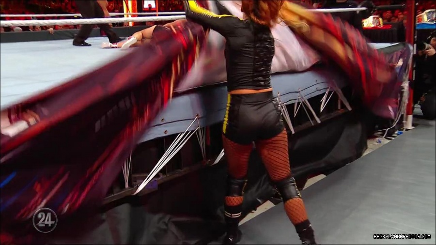 Becky_Lynch_-_The_Man_mp4_003280933.jpg