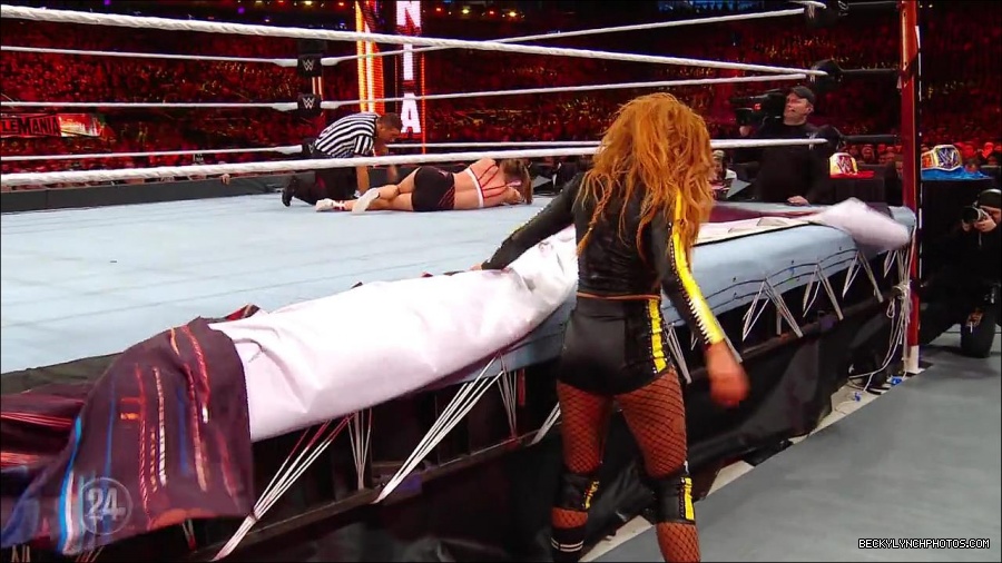 Becky_Lynch_-_The_Man_mp4_003281733.jpg
