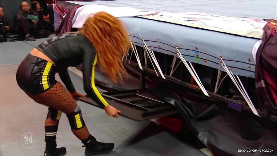 Becky_Lynch_-_The_Man_mp4_003282133.jpg