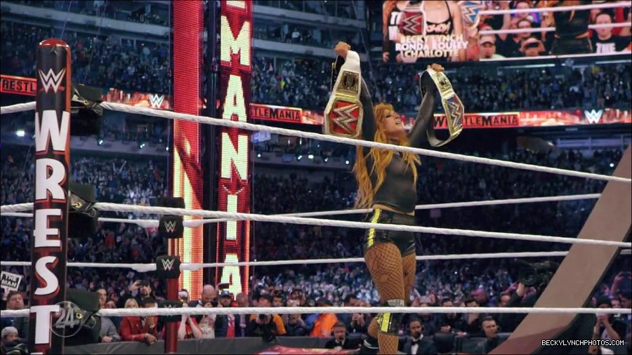 Becky_Lynch_-_The_Man_mp4_003361333.jpg
