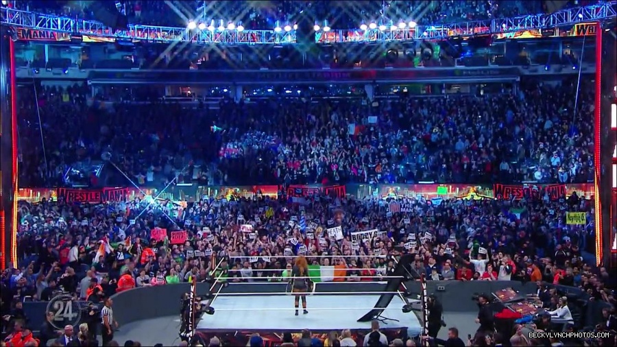 Becky_Lynch_-_The_Man_mp4_003384533.jpg