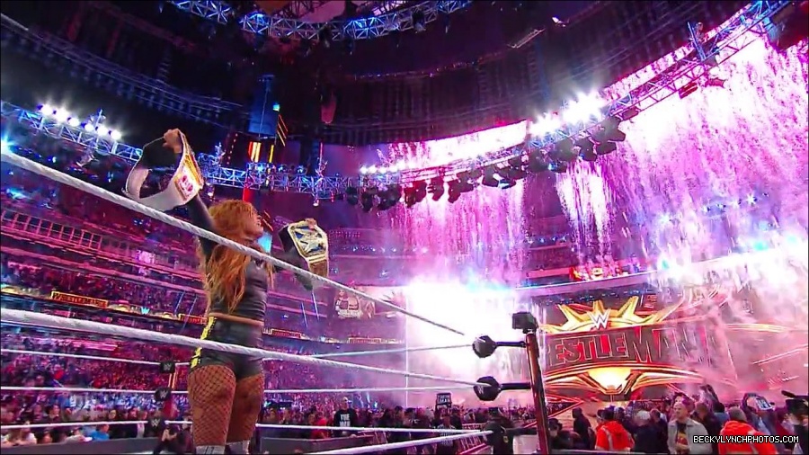 Becky_Lynch_-_The_Man_mp4_003391333.jpg