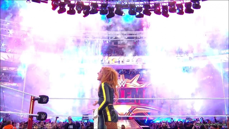 Becky_Lynch_-_The_Man_mp4_003394533.jpg