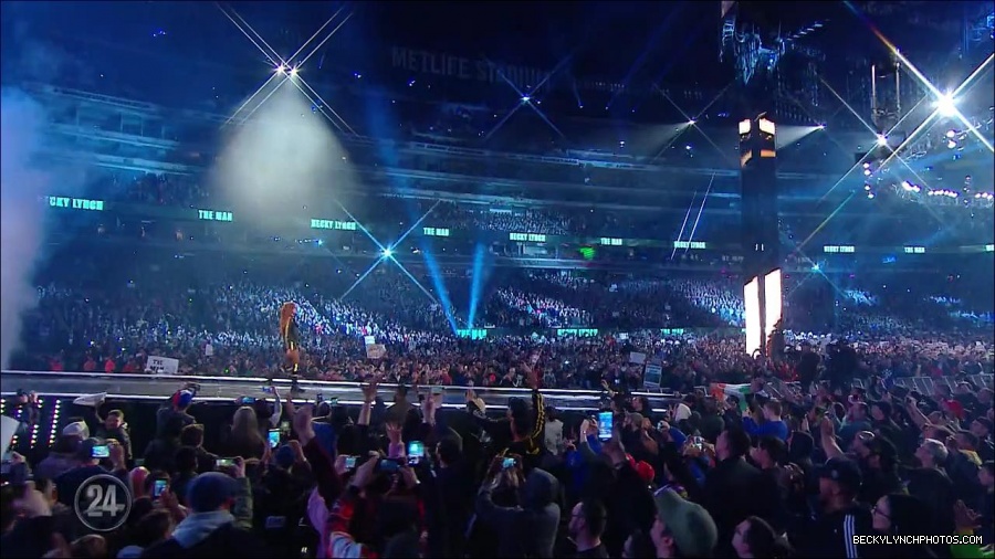 Becky_Lynch_-_The_Man_mp4_003416100.jpg