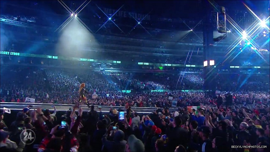 Becky_Lynch_-_The_Man_mp4_003416900.jpg