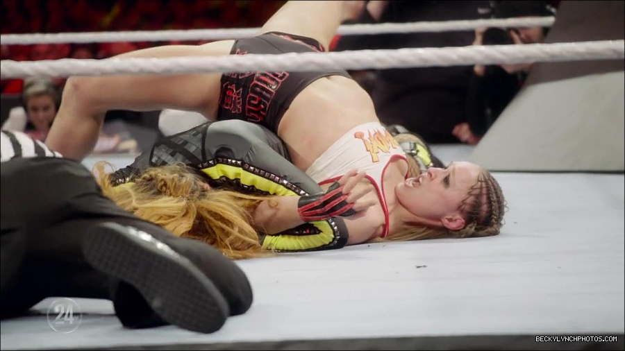 Becky_Lynch_-_The_Man_mp4_003446500.jpg