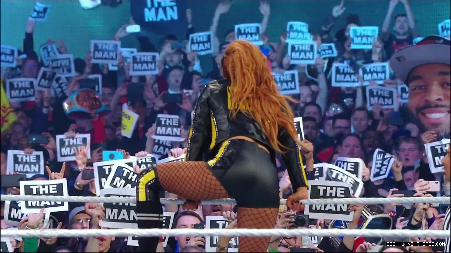 Becky_Lynch_-_The_Man_mp4_003462100.jpg