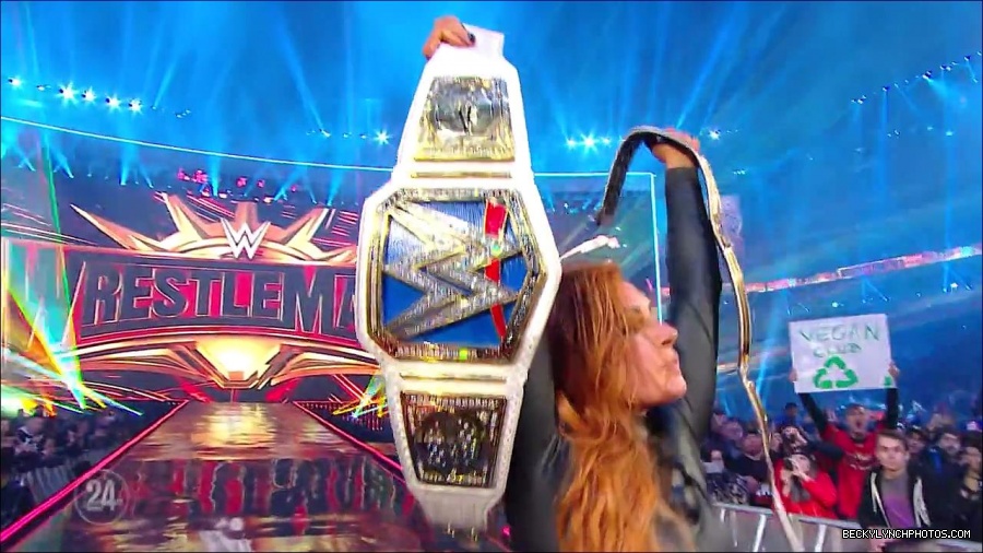 Becky_Lynch_-_The_Man_mp4_003477300.jpg