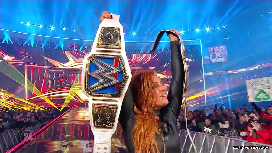 Becky_Lynch_-_The_Man_mp4_003478100.jpg