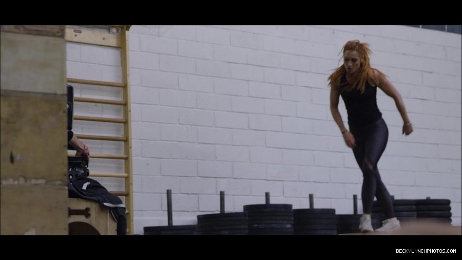 Becky_Lynch_mp4_000667300.jpg